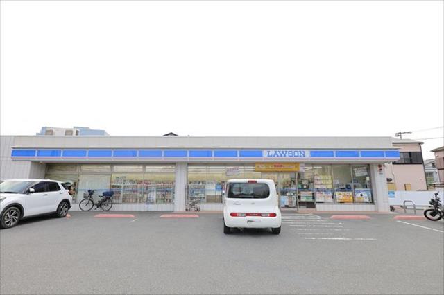 コンビニ　ローソン横須賀平作一丁目店（コンビニ）まで749m