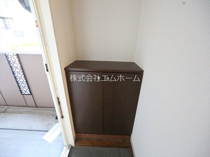 玄関　玄関　シューズボックス付