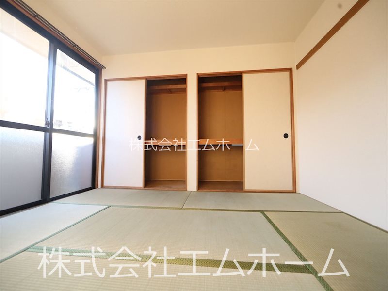収納　南側和室6帖　壁一面物入付（収納充実してます）