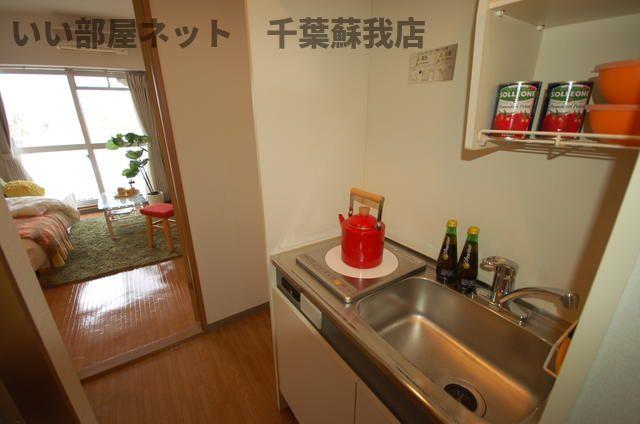キッチン　コンパクトなキッチンで掃除もラクラク