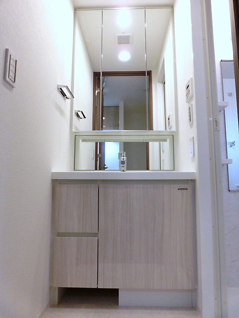 洗面設備　※写真は同タイプ住戸です。