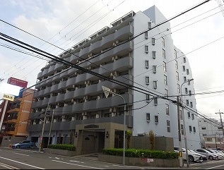 建物外観　淀川河川公園近くの角地に建つ人気のマンションです。