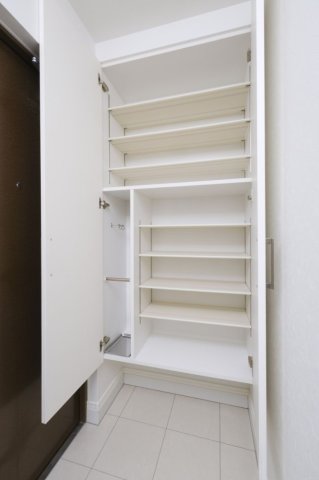 玄関　※別号室参考写真※