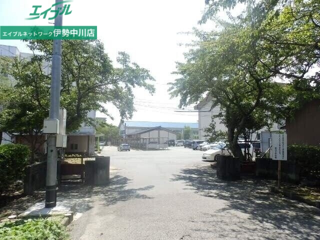中学校　松阪市立鎌田中学校（中学校）まで1623m