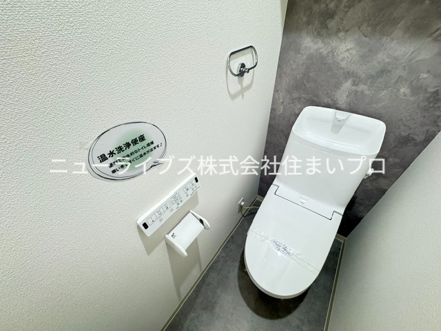 ＪＲ片町線 寝屋川公園駅 徒歩12分 3階建 築3年のトイレ写真