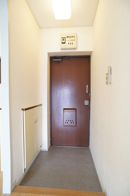 玄関　※同タイプの室内写真。仕様・設備は現況優先です※