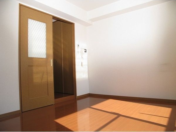 グランデ瓦町の居間写真