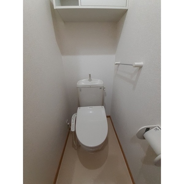 トイレ　※同仕様、別の部屋の写真です