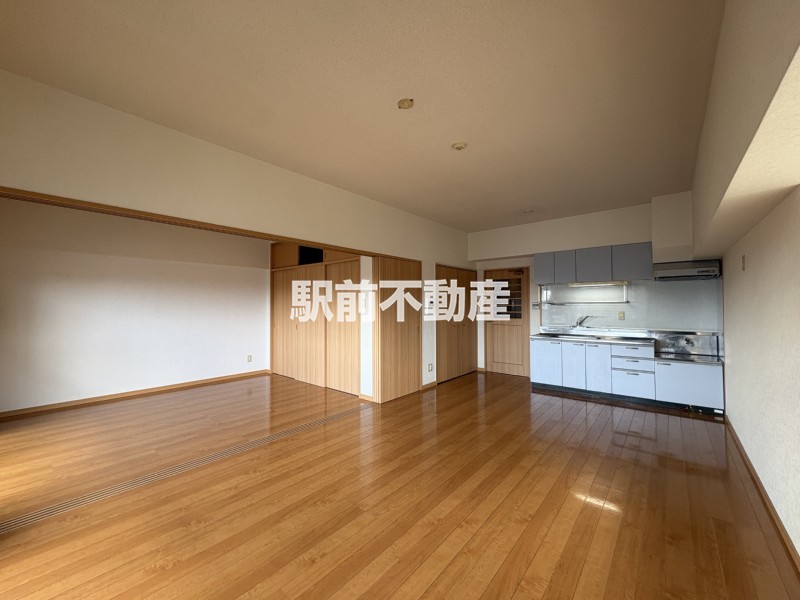 ＪＲ久大本線 久留米高校前駅 徒歩8分 7階建 築23年の居間写真