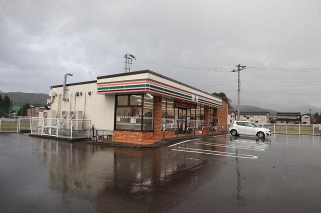 コンビニ　セブンイレブン糸魚川高校前店（コンビニ）まで700m
