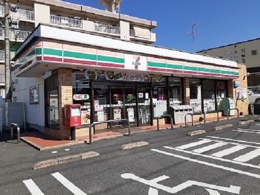 コンビニ　セブンイレブン（コンビニ）まで450m
