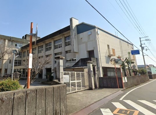 小学校　高知市立長浜小学校（小学校）まで538m