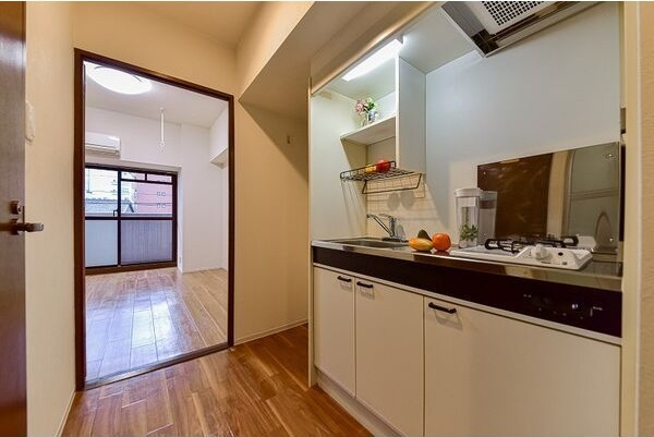 キッチン　※写真は同じマンションの違う部屋のものになります。