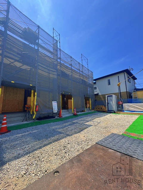 駐車場　建築中
