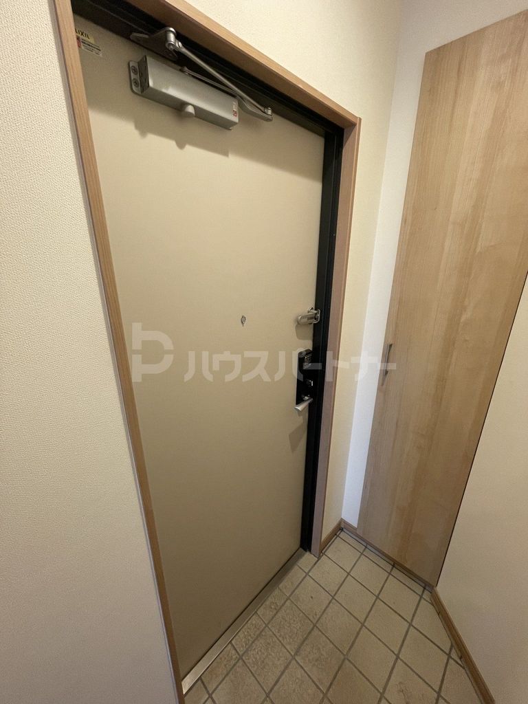 クレイン西日暮里の玄関写真