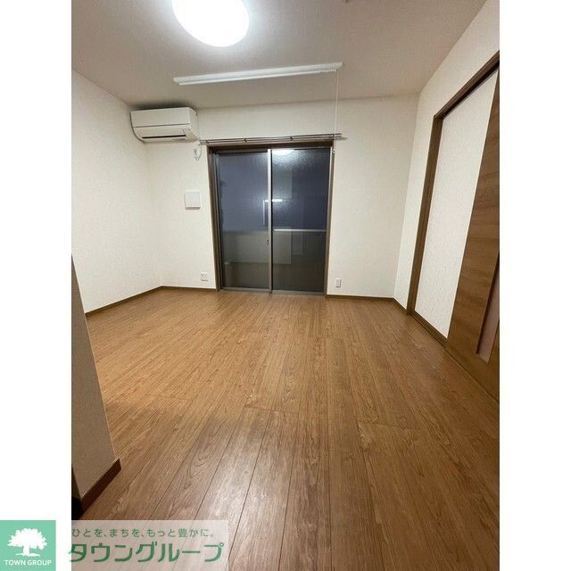 クレール 東大宮の居間写真