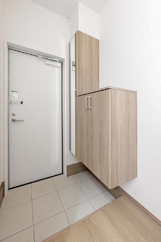 玄関　※同型参考写真、家具家電内容は現状優先