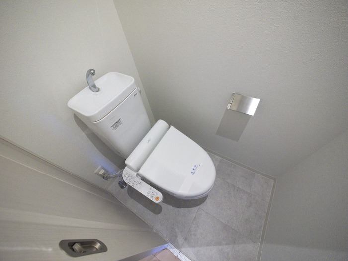 地下鉄烏丸線 北大路駅 徒歩23分 4階建 築13年のトイレ写真
