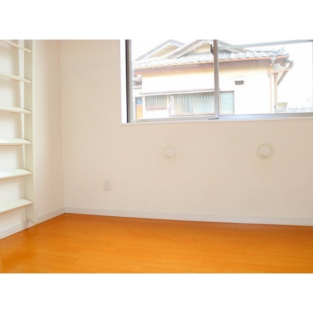 居室・リビング　南東向きのお部屋です