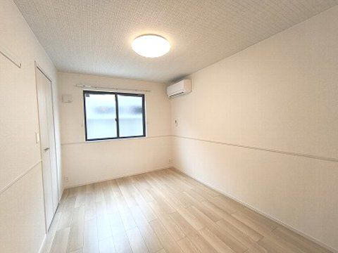 グレースヒルズGAMO A棟の居間写真