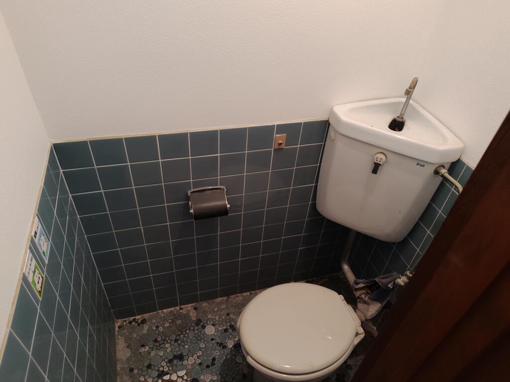 ＪＲ湖西線 大津京駅 徒歩13分 2階建 築45年のトイレ写真