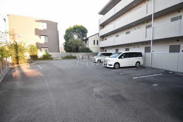 駐車場　敷地内駐車場