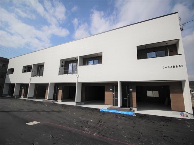 J-GARAGEの外観写真