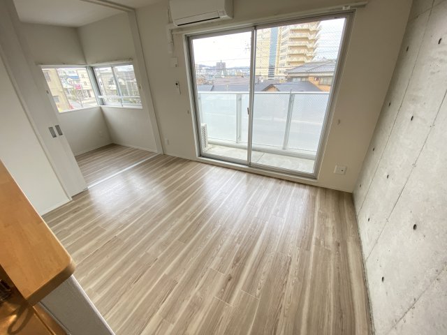 竜美丘Residenceの居間写真