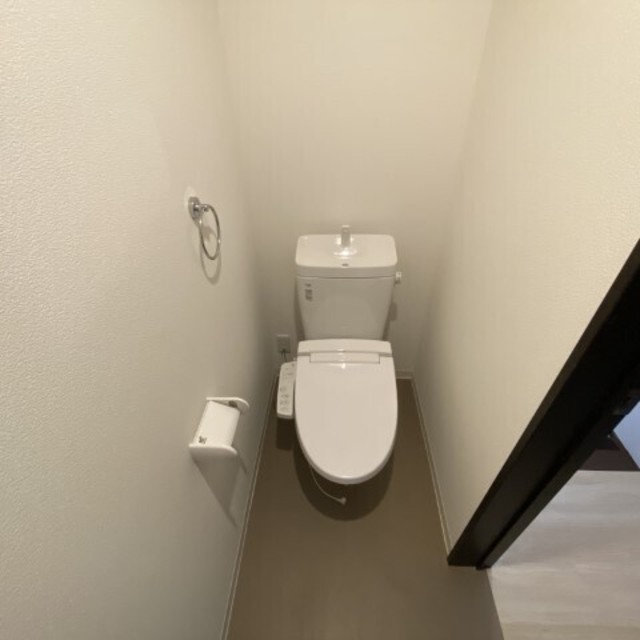 阪急今津線 小林駅 徒歩8分 2階建 築6年のトイレ写真