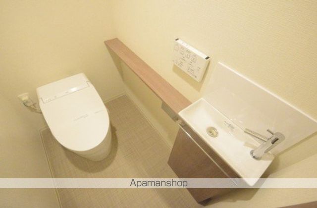京王井の頭線 吉祥寺駅 徒歩8分 6階建 築8年のトイレ写真