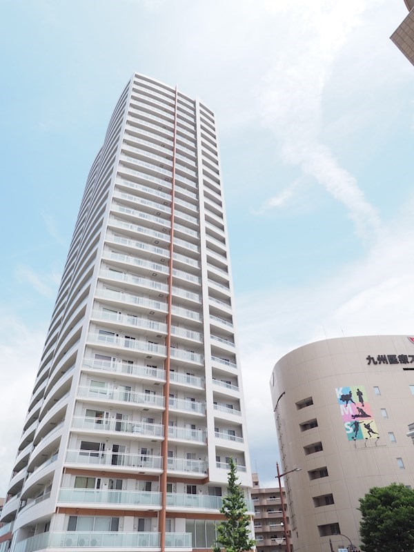 建物外観　小倉のシンボル的なタワーマンションに空き。