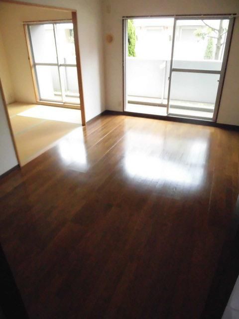 コンフォート津田沼壱番館の居間写真