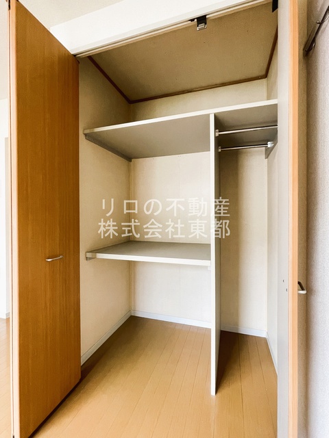 収納　色々な使い方ができるタイプのパイプハンガー付収納です♪