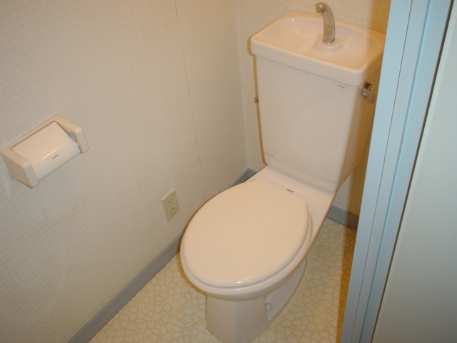 東京メトロ南北線 志茂駅 徒歩7分 3階建 築36年のトイレ写真