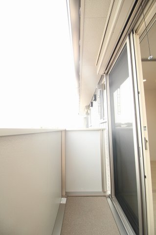 バルコニー　陽当たり良好なバルコニーです