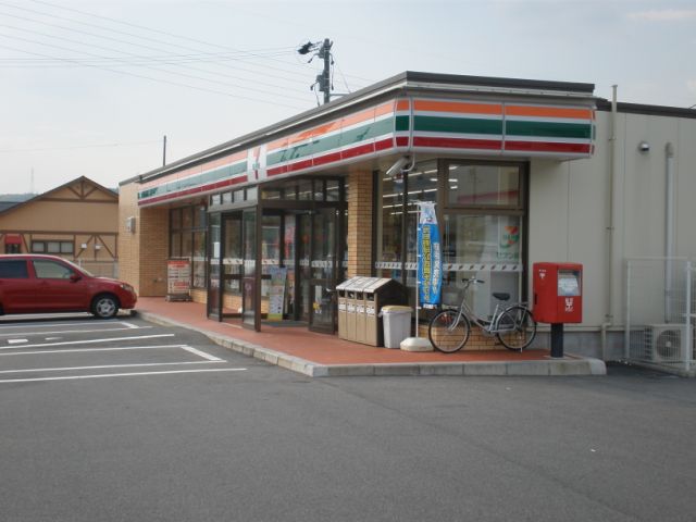 コンビニ　セブンイレブン（コンビニ）まで370m