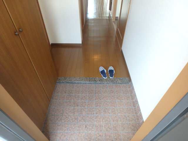 レインボー甲東の玄関写真