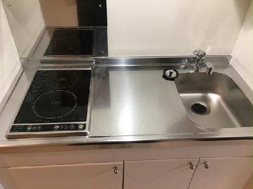 キッチン　手前IH　奥ラジエントヒーター