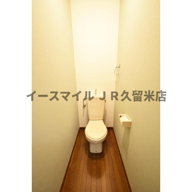 トイレ　落ち着いた色調のトイレです