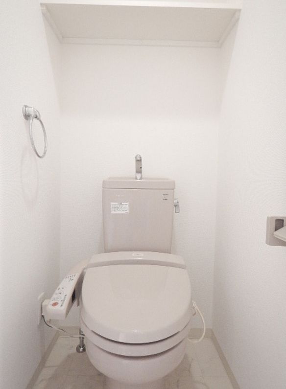 ＪＲ総武線 亀戸駅 徒歩4分 14階建 築19年のトイレ写真