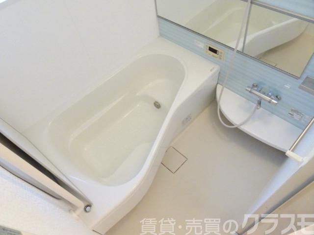 バス・シャワールーム　浴室乾燥機＆追焚機能付き広々バスルーム♪