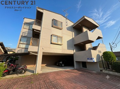 建物外観　敷地内に駐車場があります♪
