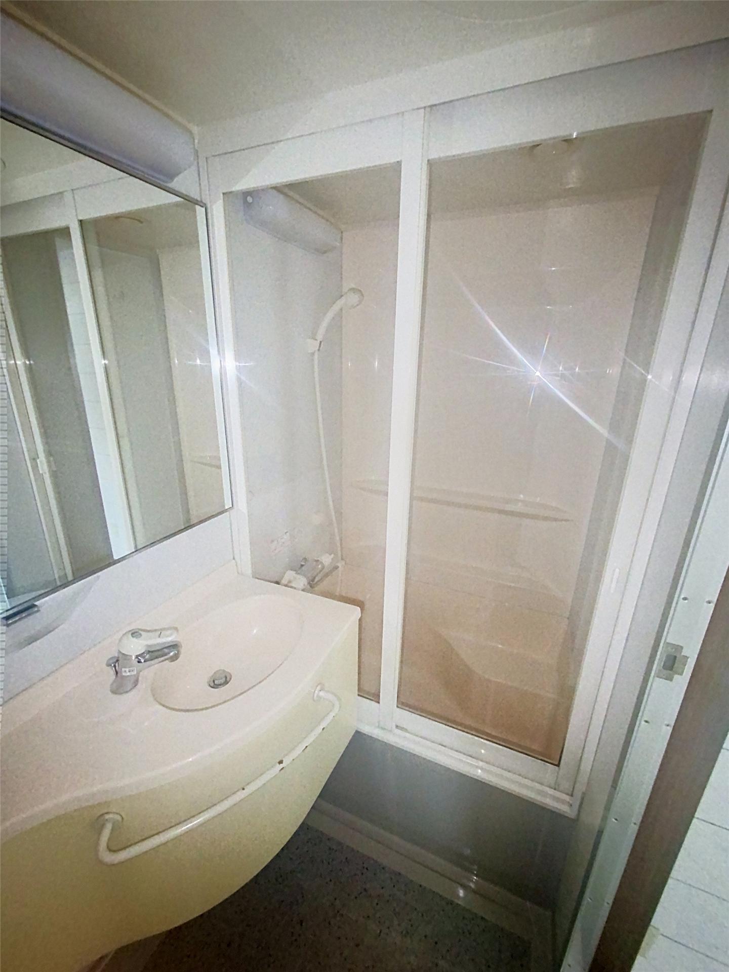洗面設備　同物件別の室内写真のため、実際とは異なる場合がございます。