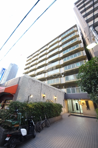 大阪市中央区東高麗橋のマンションの建物外観