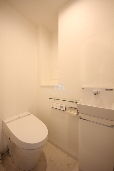 トイレ　室内写真は別タイプのものです