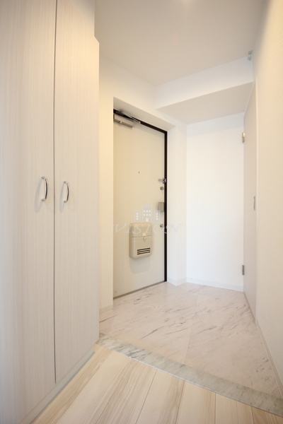 玄関　室内写真は別タイプのものです