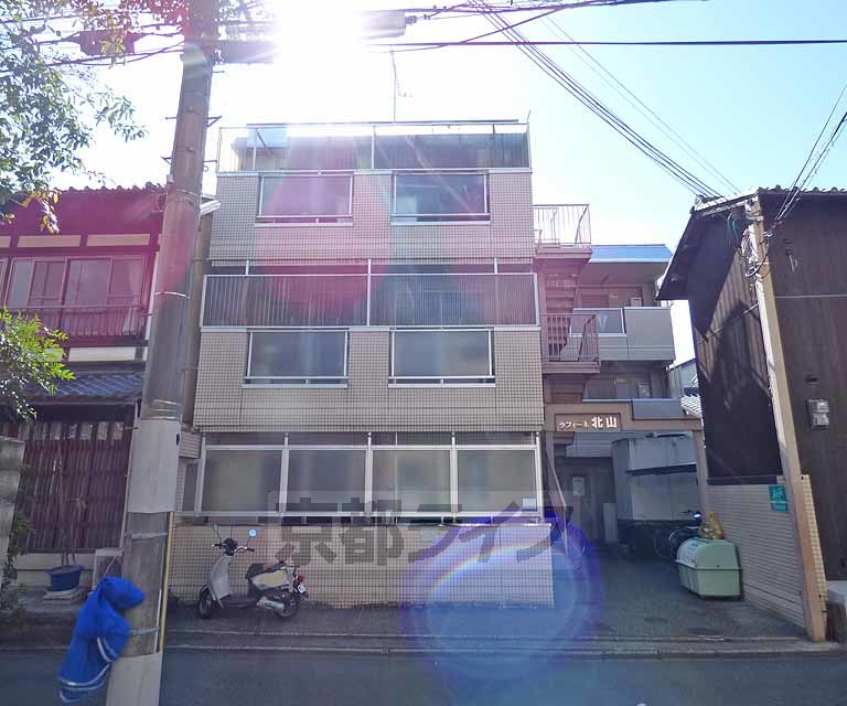京都市北区大宮南林町のマンションの建物外観