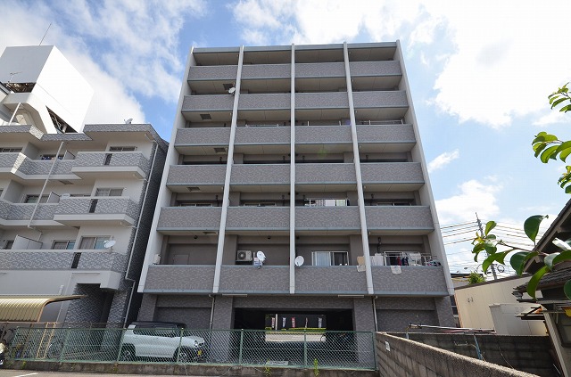 広島市西区観音新町のマンションの建物外観