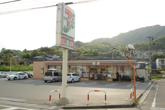 【広島市安佐南区祇園のマンションのコンビニ】