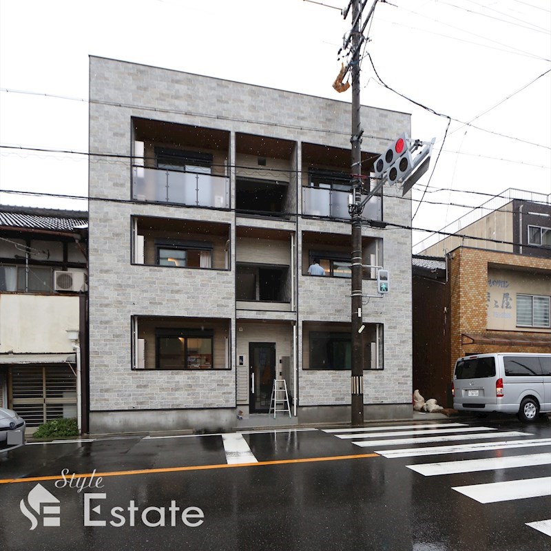 名古屋市昭和区川名本町のアパートの建物外観